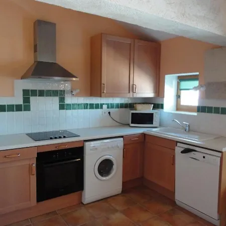 Apartment Spacieux Au Coeur De Valensole Avec Piscine - Fr-1-822-11