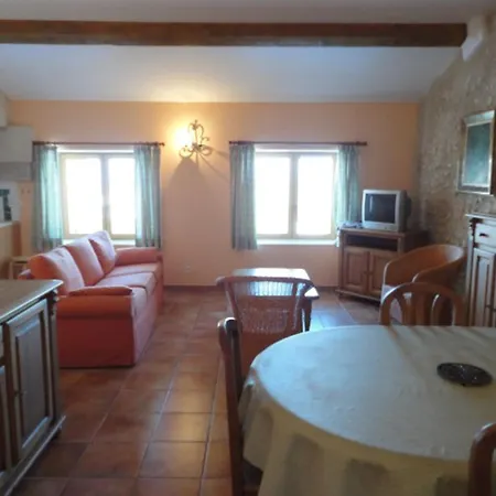 Apartment Spacieux Au Coeur De Valensole Avec Piscine - Fr-1-822-11 Brunet